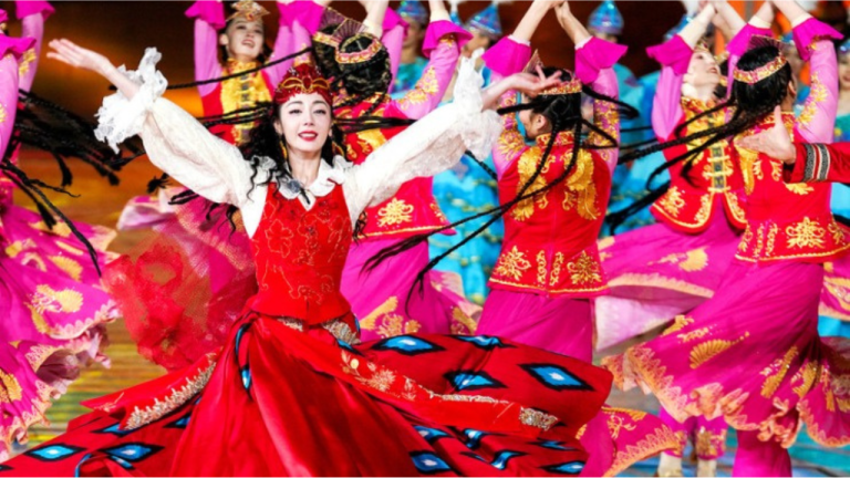 Friends from Xinjiang’s Kashgar join the Loong Year Loong Dance challenge!